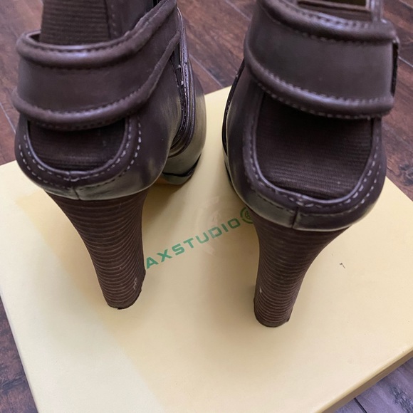 Ankle bootie, heel - Picture 9 of 11